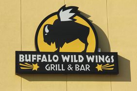  Man sues Buffalo Wild Wings, claiming its âboneless wingsâ are actually chicken nuggets