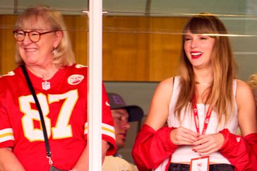 Taylor Swift cheers from a suite with Donna Kelce